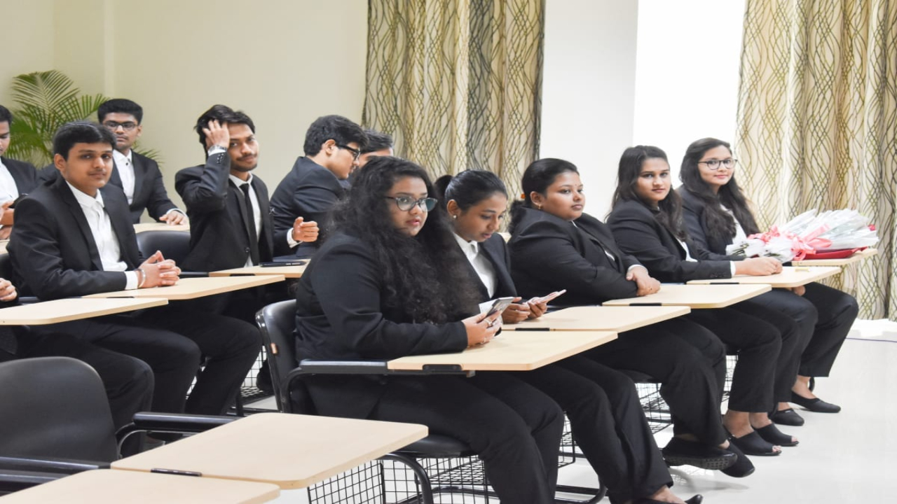 Top 5 LLB Colleges Offer Distance Mode