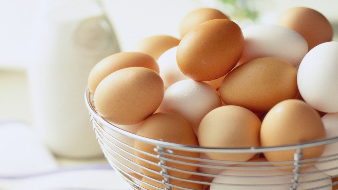 Facts about Eggs: Calories, Daily Consumption, and Health Implications