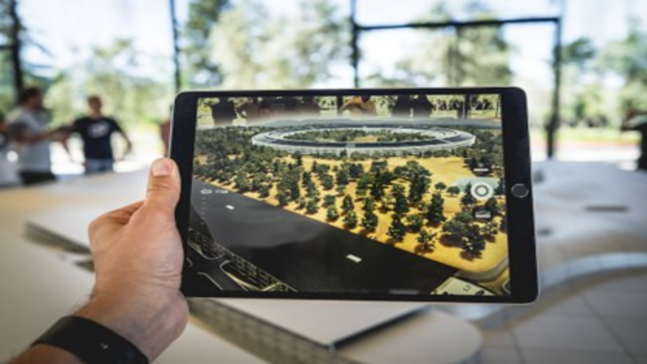 Step into the Future: How Augmented Reality is Transforming Our Daily Lives