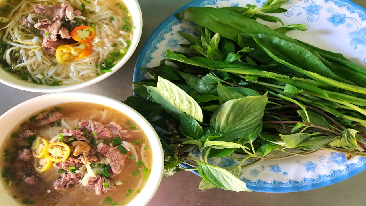Top 10  Vietnamese Food  That Will Make Your Taste Buds Dance!